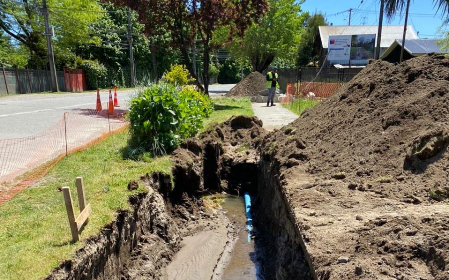 Pavimentación dañó red de agua potable en Camino de Luna
